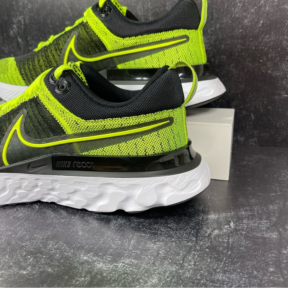NIKE INFINITY RUN REACT 2 MENS ROAD RUNNING SHOES SIZE 10 FLYKNIT VOLT BLACK GRE - Picture 9 of 10